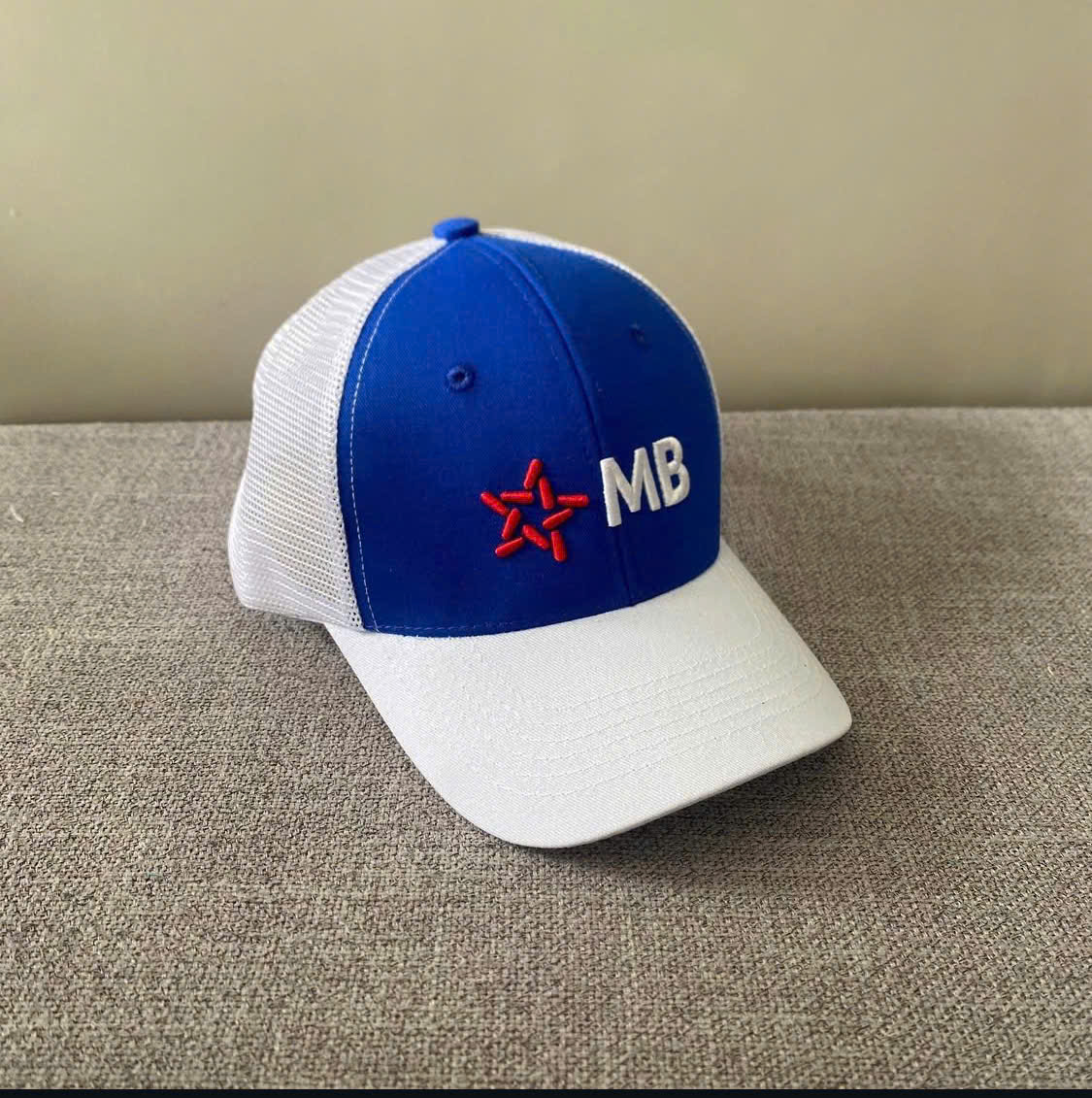 May Nón Kết MB Bank